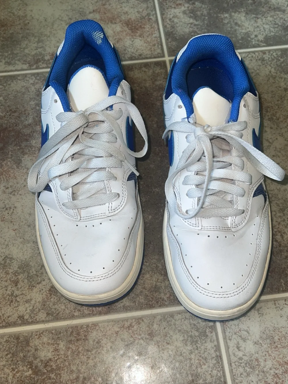 Nike Gamma Force Women’s 9 White Game Royal Blue Sneakers
